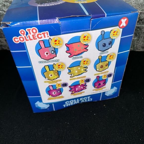 Pet Simulator 12” Deluxe Tech Mystery Plush - Series 1 #1 - Picture 3 of 3